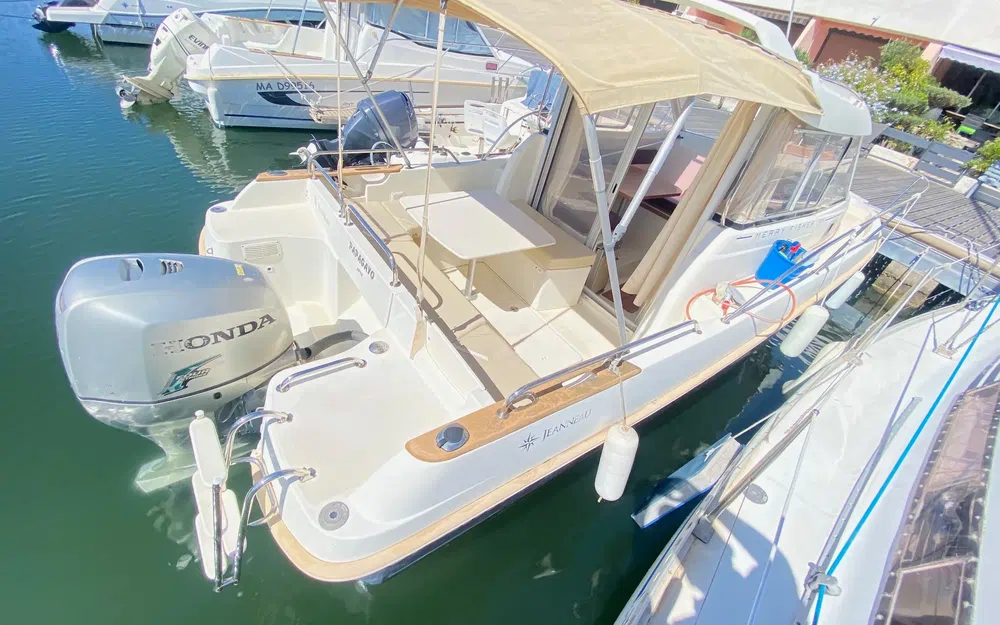 slider 1 Jeanneau Merry Fisher 725Legende