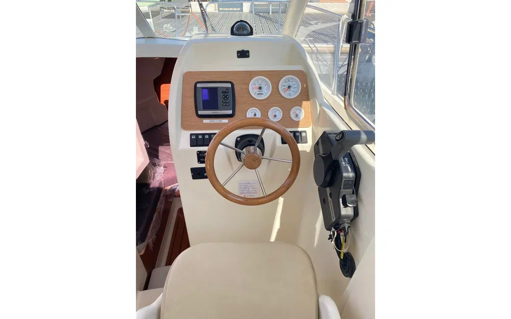 slider 4 Jeanneau Merry Fisher 725Legende