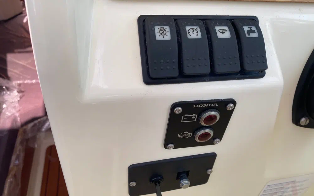 slider 8 Jeanneau Merry Fisher 725Legende