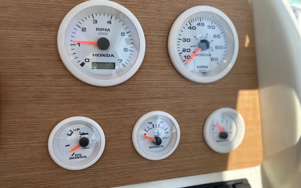 slider 10 Jeanneau Merry Fisher 725Legende