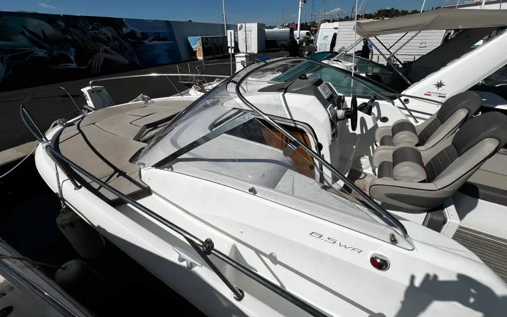 slider 1 Jeanneau Cap Camarat 8.5 WA