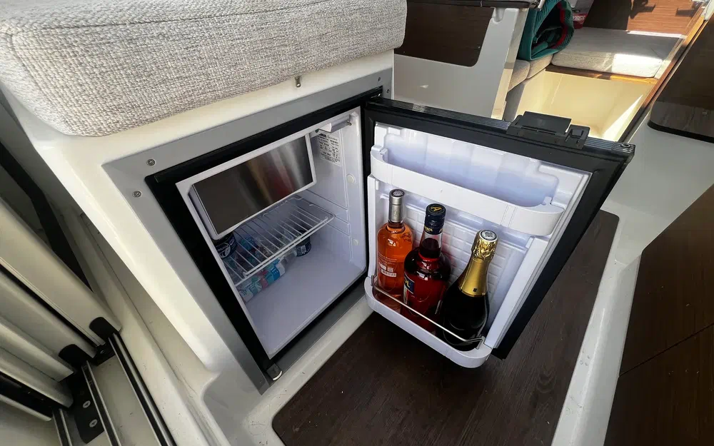 slider 15 Jeanneau Merry Fisher 695