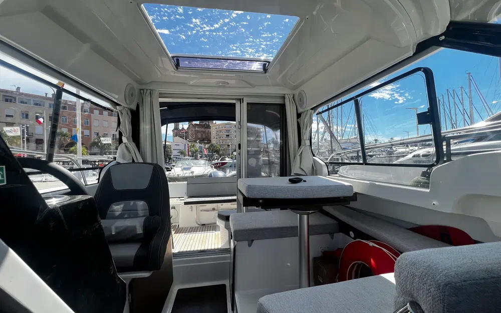 slider 9 Jeanneau Merry Fisher 695