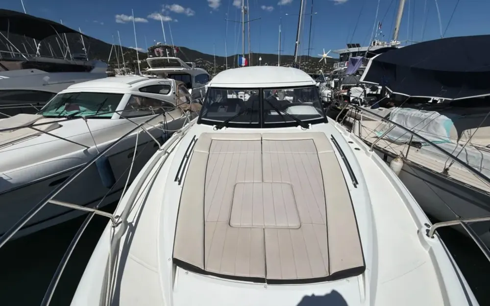 slider 10 Jeanneau Leader 36
