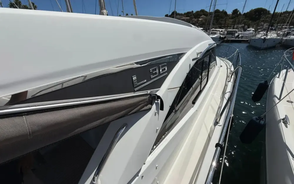 slider 7 Jeanneau Leader 36
