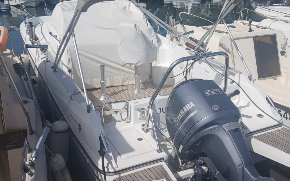 slider 1 Jeanneau Cap Camarat 7.5 WA