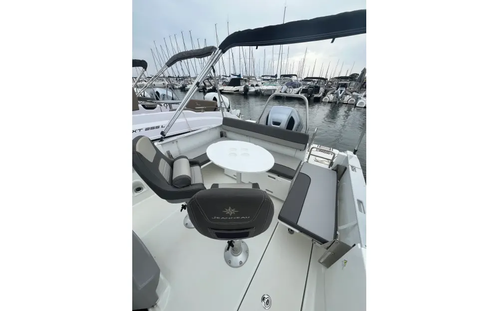slider 5 Jeanneau Cap Camarat 6.5 CC Serie 3
