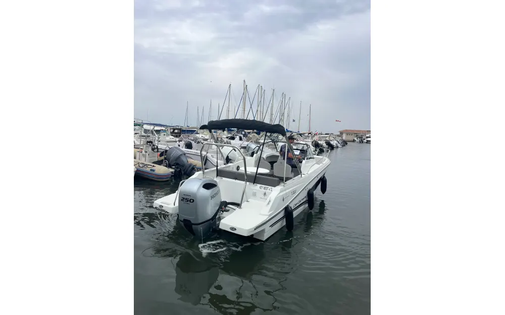 slider 1 Jeanneau Cap Camarat 7.5 WA Serie 3