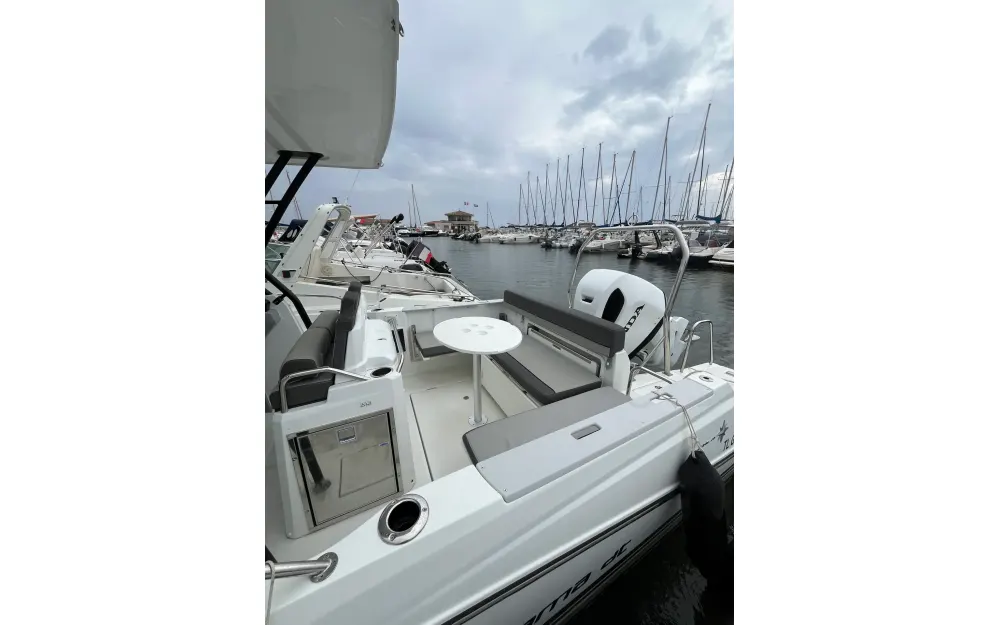slider 11 Jeanneau Cap Camarat 7.5 WA Serie 3