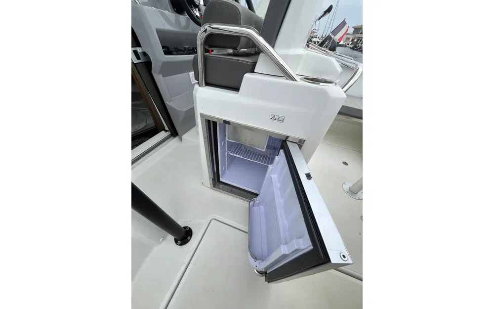 slider 18 Jeanneau Cap Camarat 7.5 WA