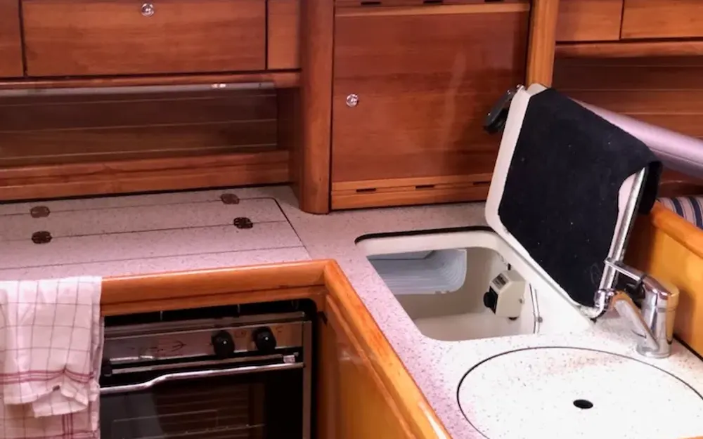 slider 16 Bavaria  33 cruiser