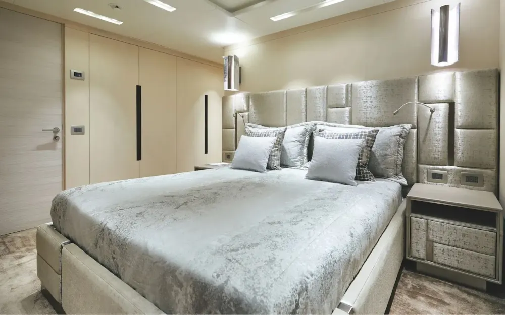 slider 18 Benetti  50