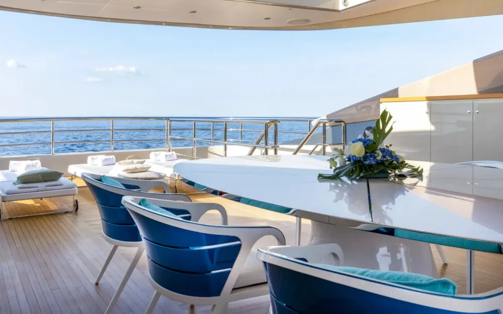 slider 8 Benetti  50
