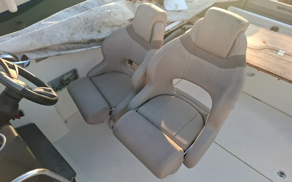 slider 21 Quicksilver Activ 755 Sundeck