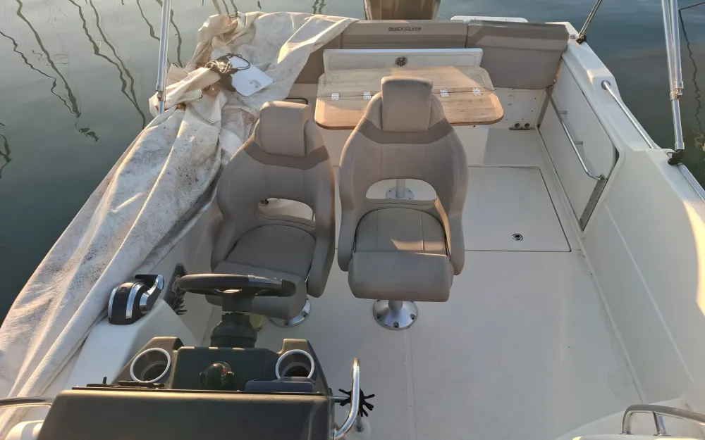 slider 26 Quicksilver Activ 755 Sundeck