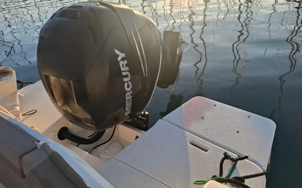 slider 37 Quicksilver Activ 755 Sundeck