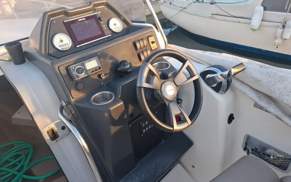 slider 8 Quicksilver Activ 755 Sundeck