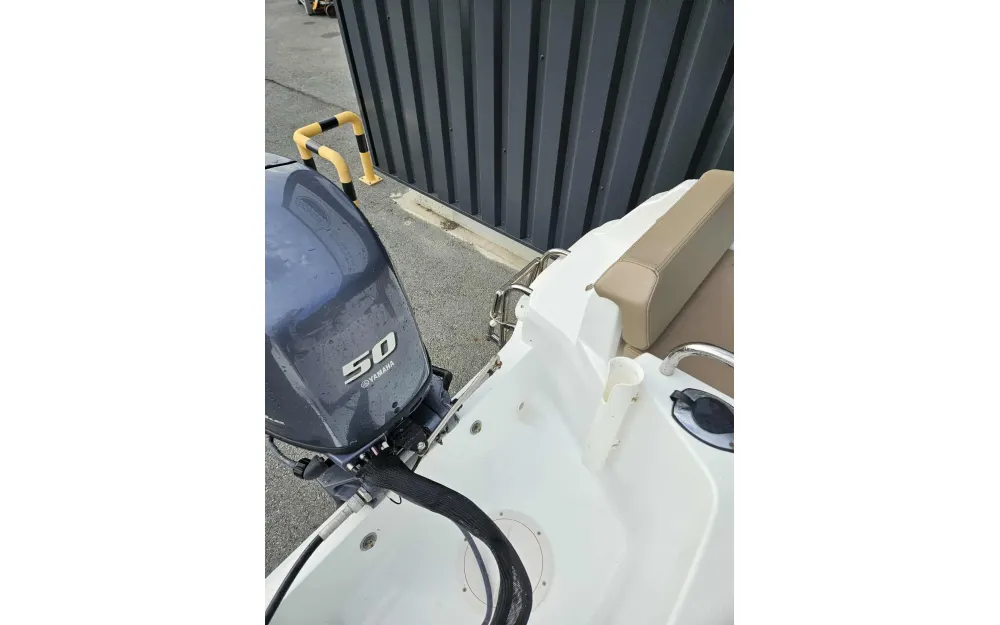 slider 11 Jeanneau Cap Camarat 4.7 CC Style