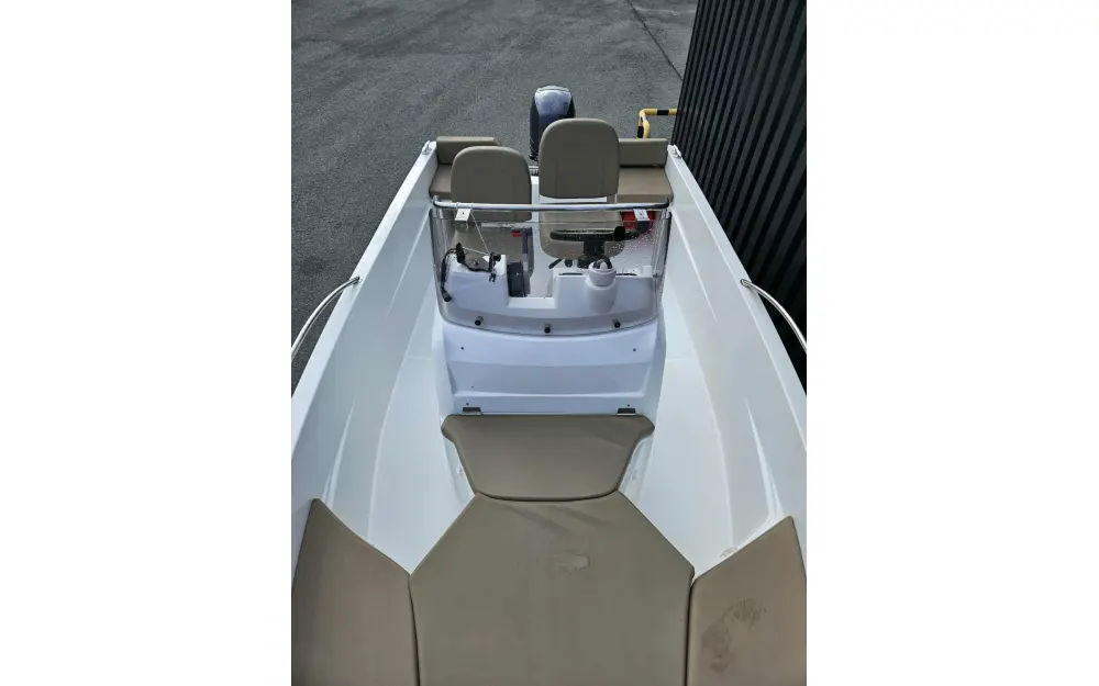 slider 8 Jeanneau Cap Camarat 4.7 CC Style