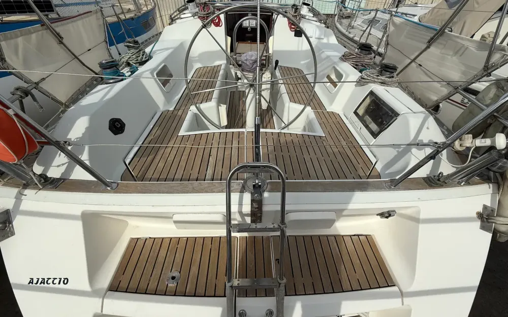 slider 4 Jeanneau Voyage 12.50
