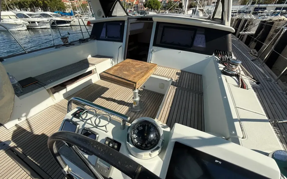 slider 9 Beneteau Sense 50