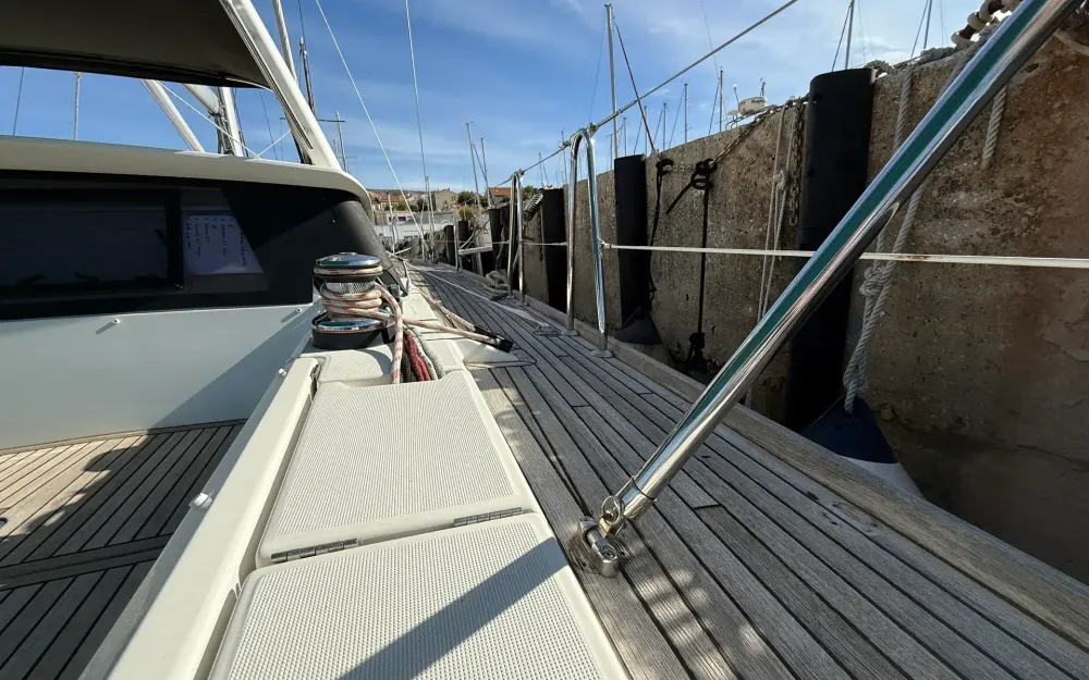 slider 14 Beneteau Sense 50