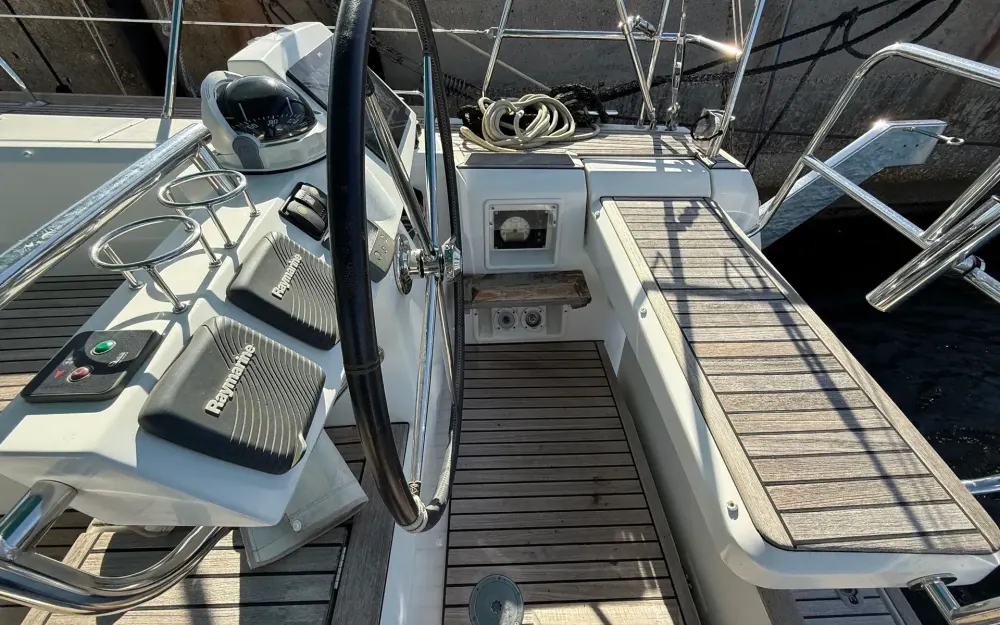 slider 8 Beneteau Sense 50