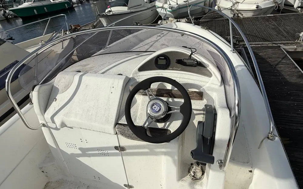 slider 4 B2 Marine CAP FERRET 522 SUNDECK