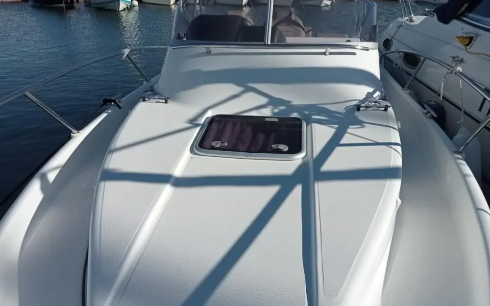 slider 9 B2 Marine CAP FERRET 752 CRUISER