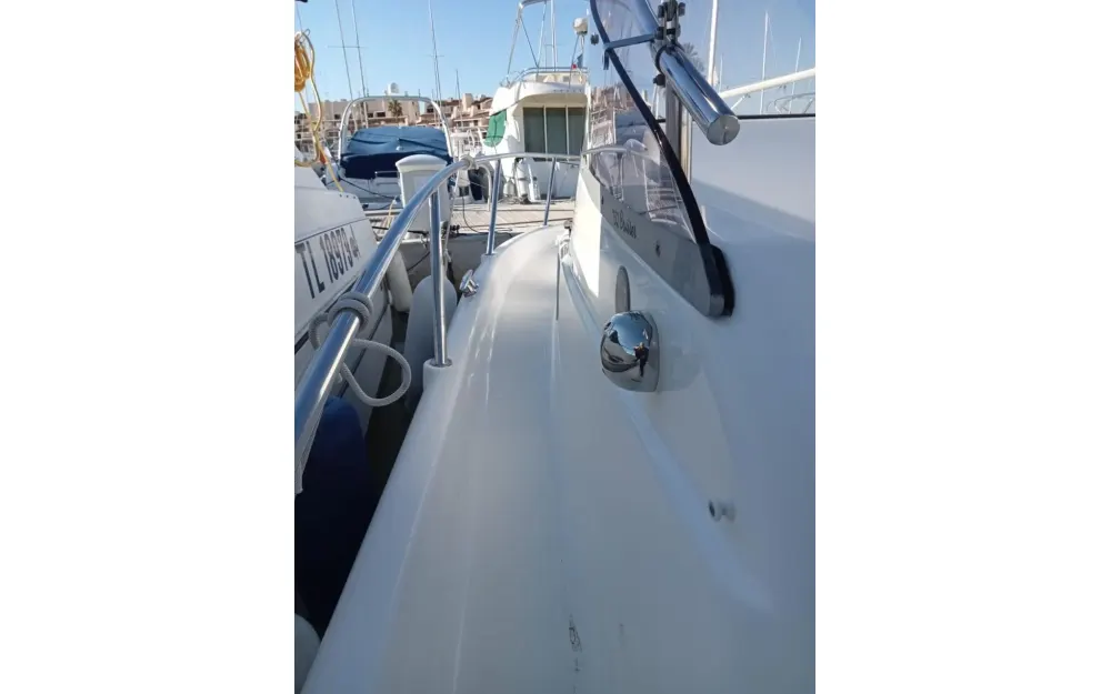 slider 12 B2 Marine CAP FERRET 752 CRUISER