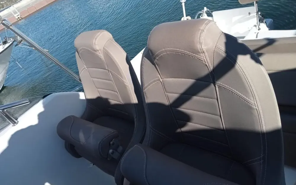 slider 13 B2 Marine CAP FERRET 752 CRUISER