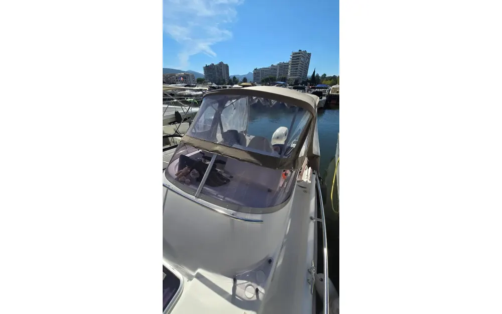 slider 4 B2 Marine CAP FERRET 752 CRUISER
