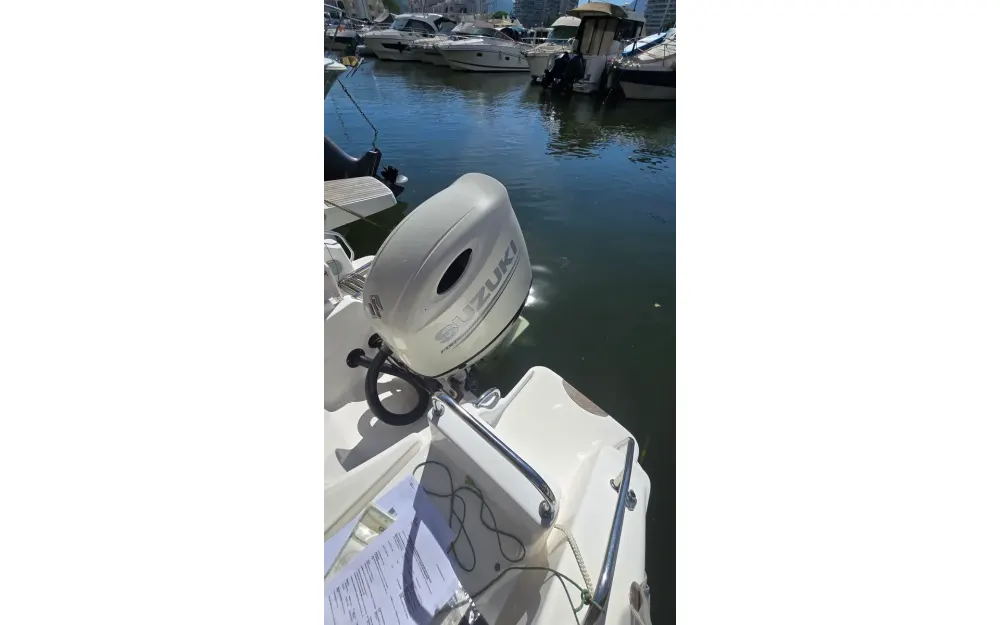 slider 5 B2 Marine CAP FERRET 752 CRUISER