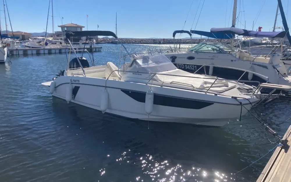 slider 1 Beneteau Flyer 8 SUNdeck