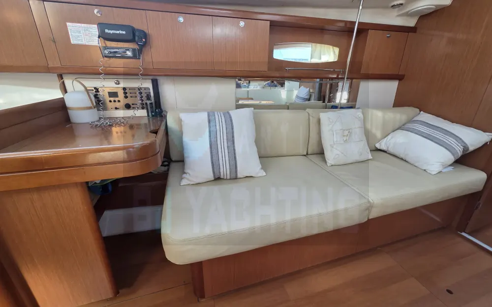 slider 14 Beneteau Oceanis 40