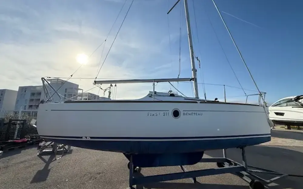 slider 2 Beneteau First 211