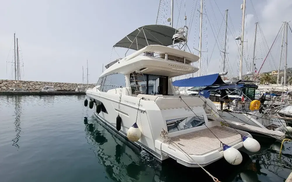 slider 0 Jeanneau Prestige 520 Fly
