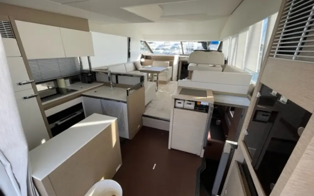 slider 9 Jeanneau Prestige 520 Fly