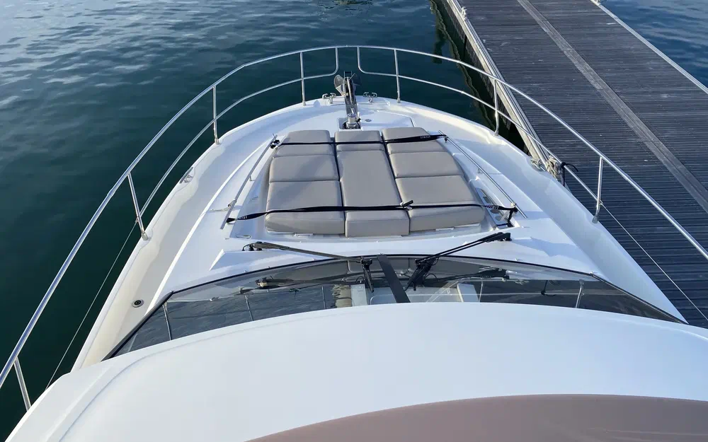 slider 10 Jeanneau Prestige 520 Fly