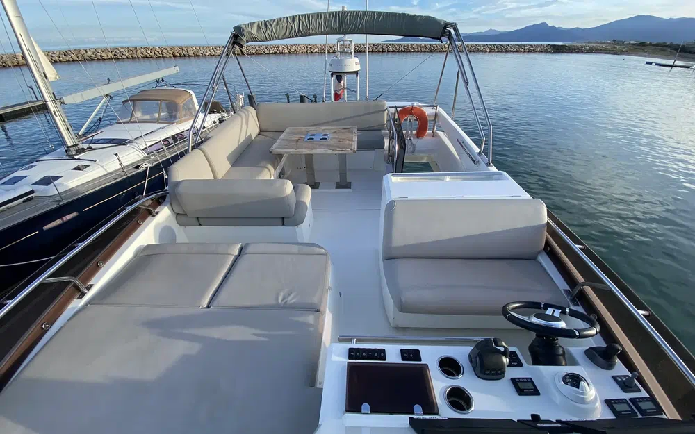 slider 11 Jeanneau Prestige 520 Fly