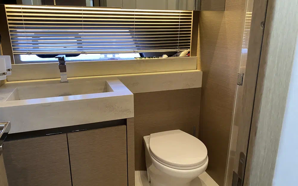 slider 17 Jeanneau Prestige 520 Fly