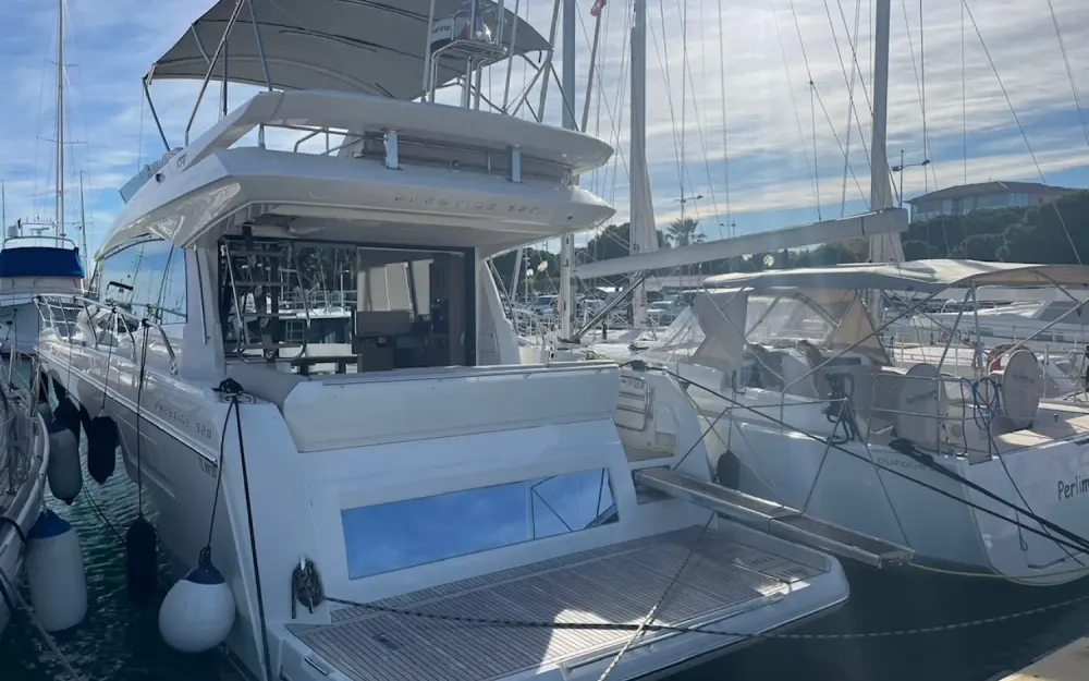 slider 1 Jeanneau Prestige 520 Fly