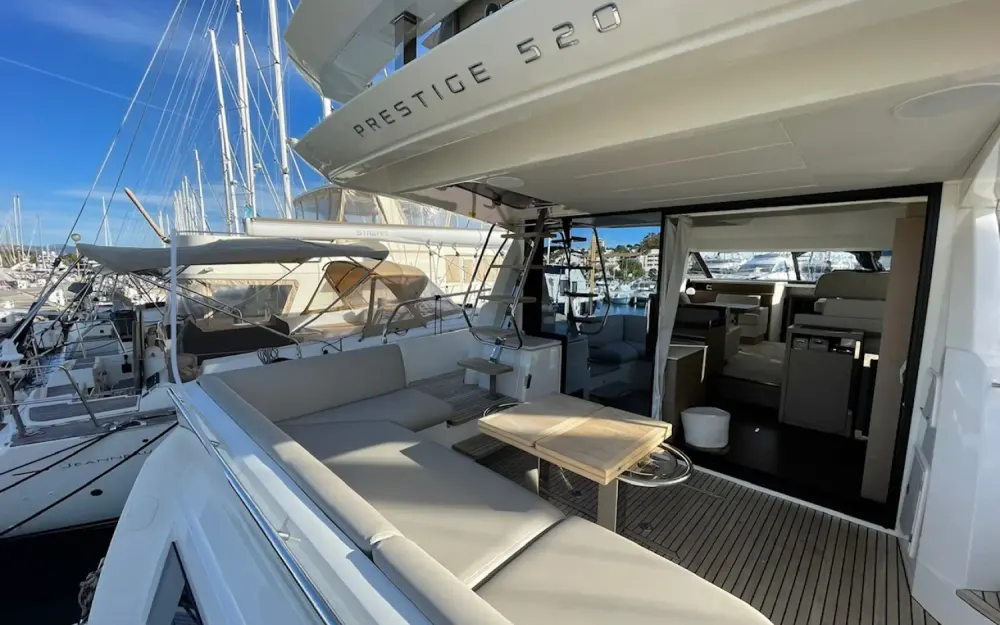 slider 2 Jeanneau Prestige 520 Fly