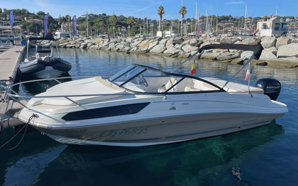 slider 0 Bayliner VR5 Cuddy