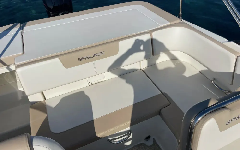 slider 10 Bayliner VR5 Cuddy