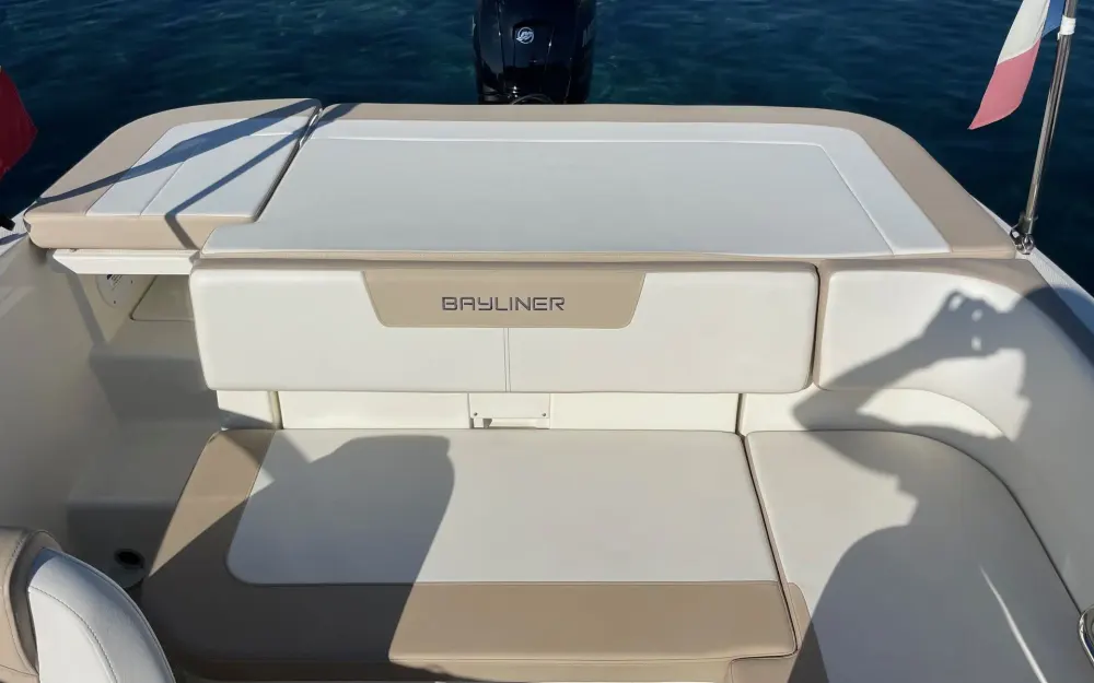 slider 11 Bayliner VR5 Cuddy