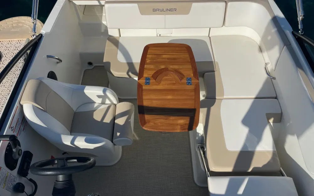 slider 13 Bayliner VR5 Cuddy