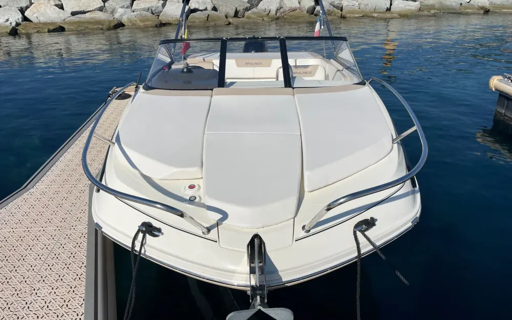 slider 1 Bayliner VR5 Cuddy