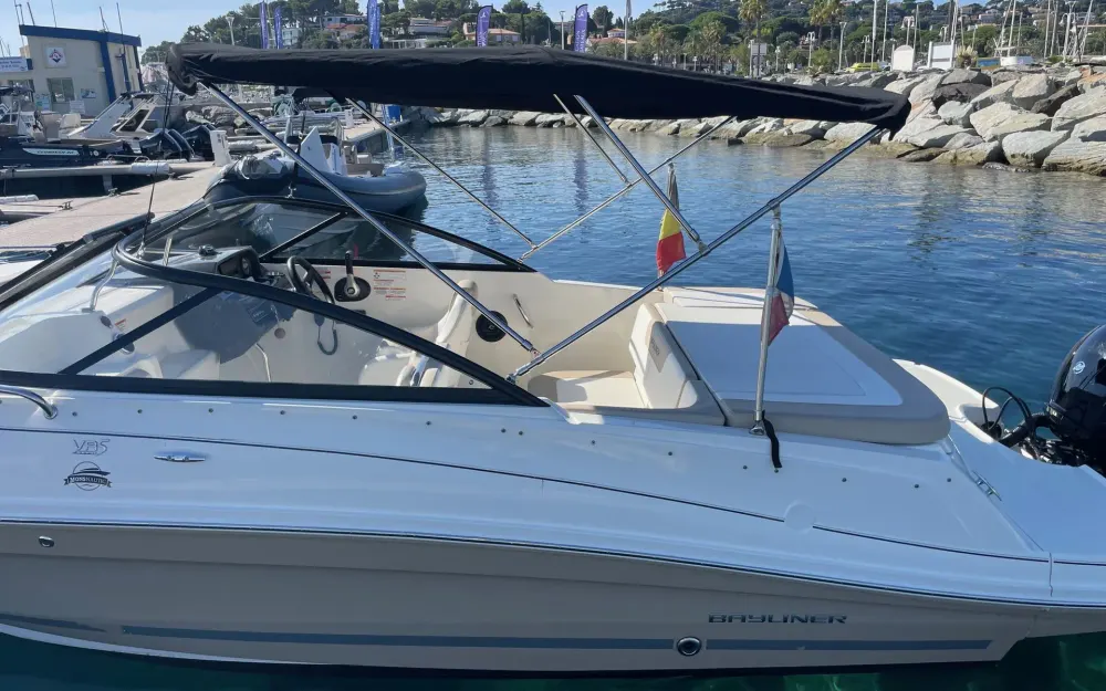 slider 19 Bayliner VR5 Cuddy