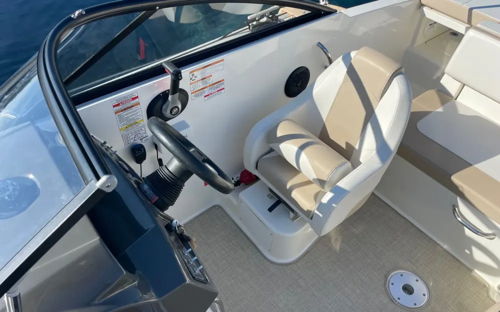 slider 7 Bayliner VR5 Cuddy